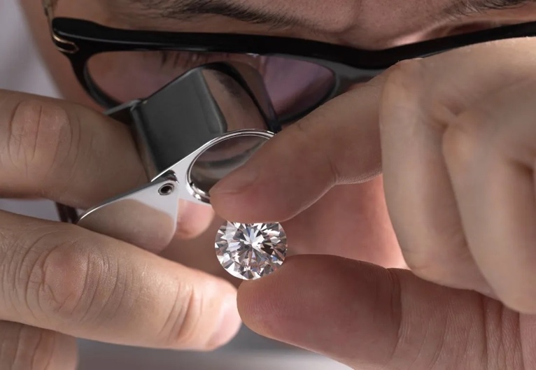 IGI vs GIA: Ποιος είναι το καλύτερο γεμολογικό εργαστήριο για τα πολύτιμα διαμάντια σας
